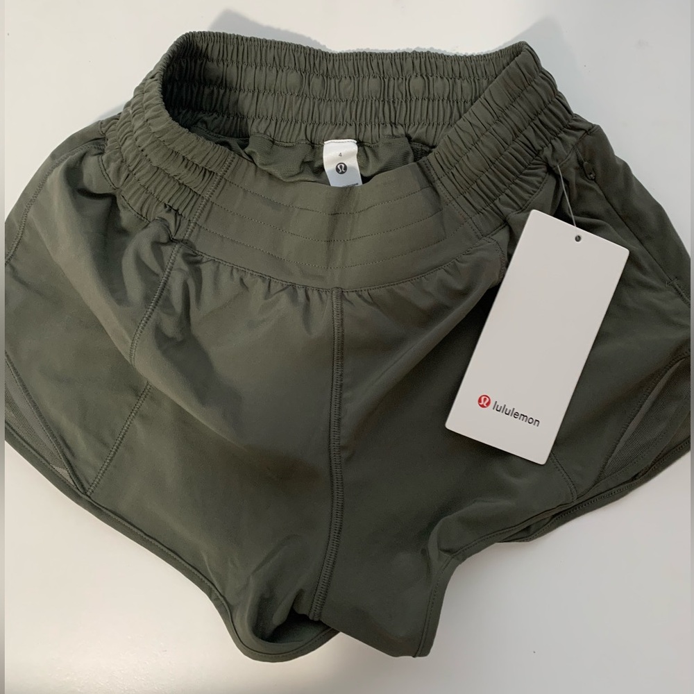Lululemon Hotty Hot High-Rise Lined short 2.5” Army Green *NEW*